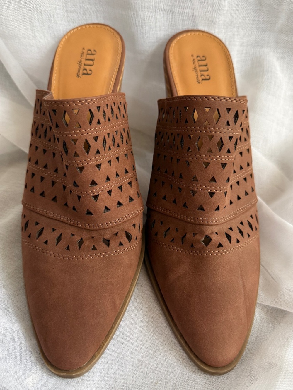 a.n.a Chocolate Brown Pointed Toe Block Heel Pumps | Women’s 10
